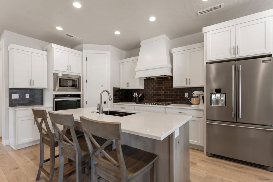 Townhome, 5 Bedrooms | Private kitchen | Fridge, oven, coffee/tea maker, toaster