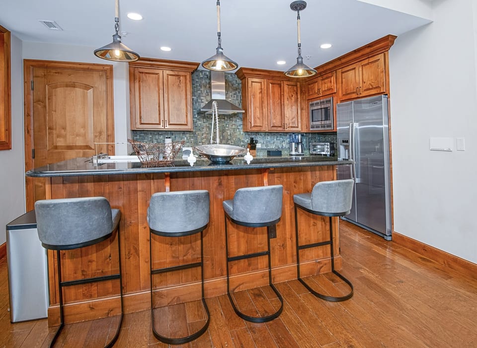 Condo, 4 Bedrooms | Private kitchen | Coffee/tea maker, fridge, oven, toaster