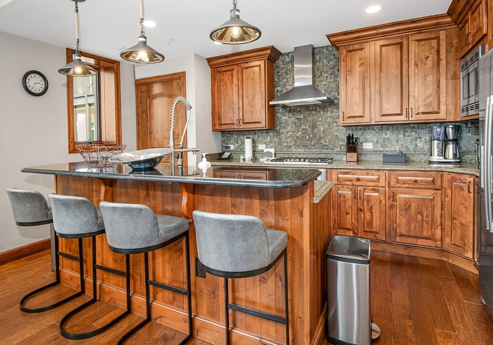 Condo, 4 Bedrooms | Private kitchen | Coffee/tea maker, fridge, oven, toaster