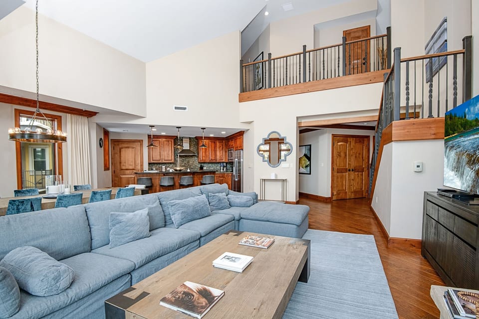 Condo, 4 Bedrooms | Living area | Smart TV