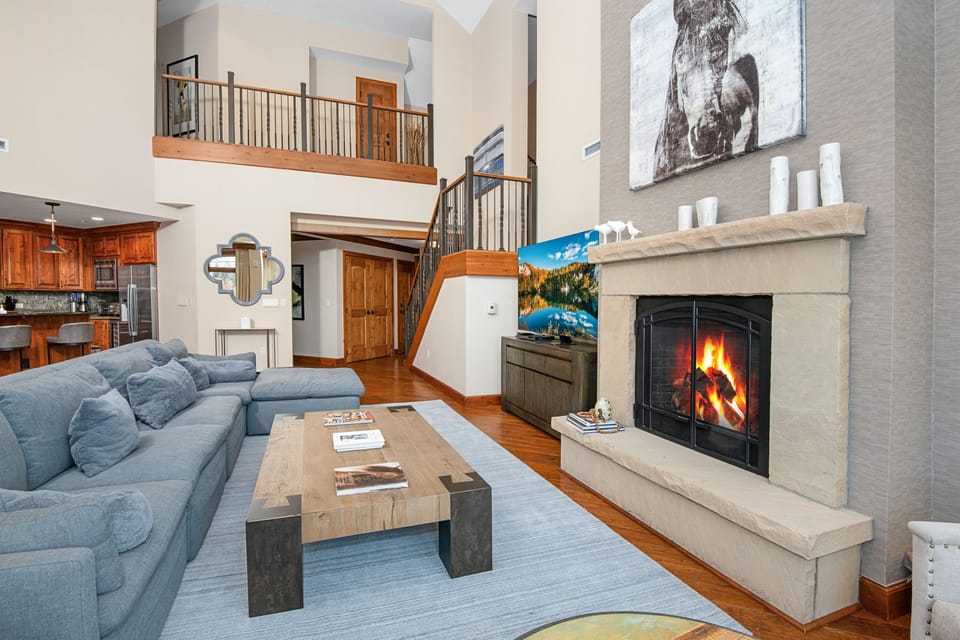 Condo, 4 Bedrooms | Living area | Smart TV