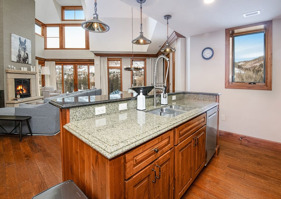 Condo, 4 Bedrooms | Interior