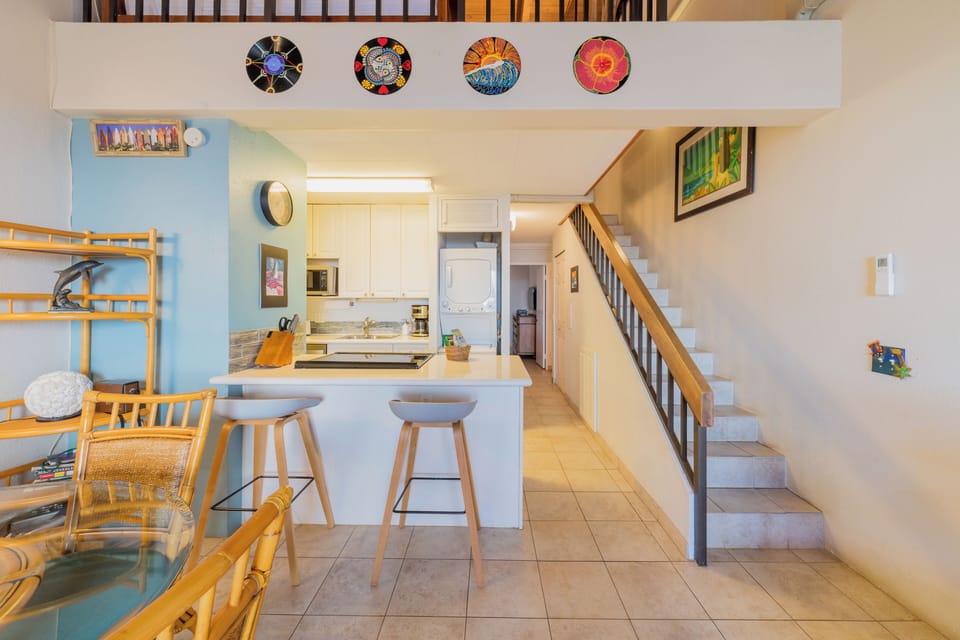 Full Size Kitchen with Breakfast Bar