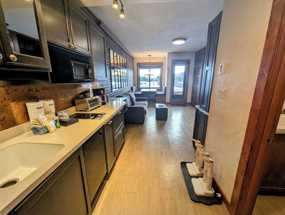 Unit entry way view