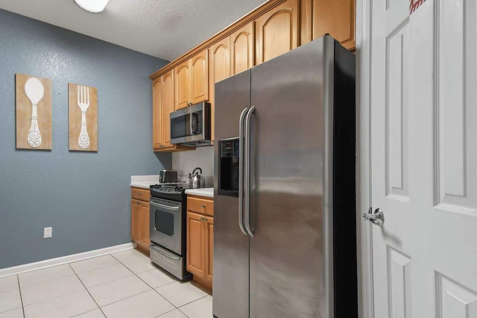 Cook up your favorites in this fully equipped kitchen! With modern appliances and plenty of space, it’s perfect for preparing family meals or snacks after a day at Disney or Universal. Enjoy the comforts of home while making magical memories—book now