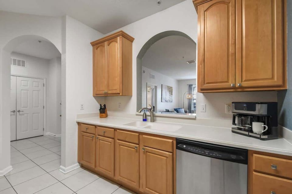 Feel at home in this fully equipped kitchen with spacious counters and modern touches! Prepare family meals or enjoy a quick breakfast before heading to Disney or Universal. Everything you need for a stress-free stay is right here. Book now!