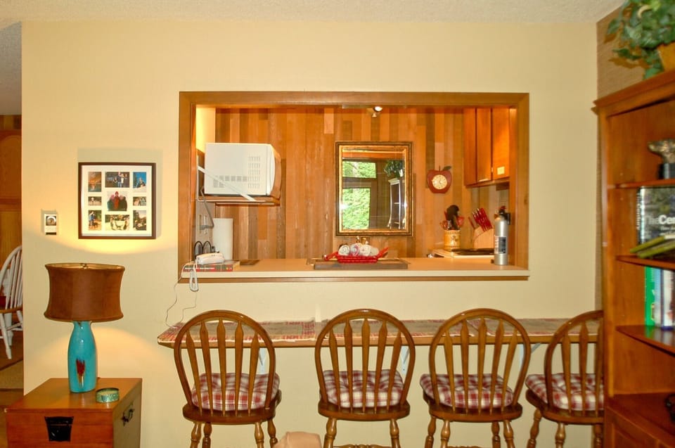 Apartment, 2 Bedrooms, Smoking, Fireplace | Private kitchen