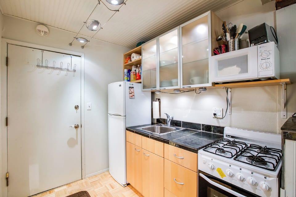 Apartment, 1 Bedroom, Smoking, Fireplace | Interior