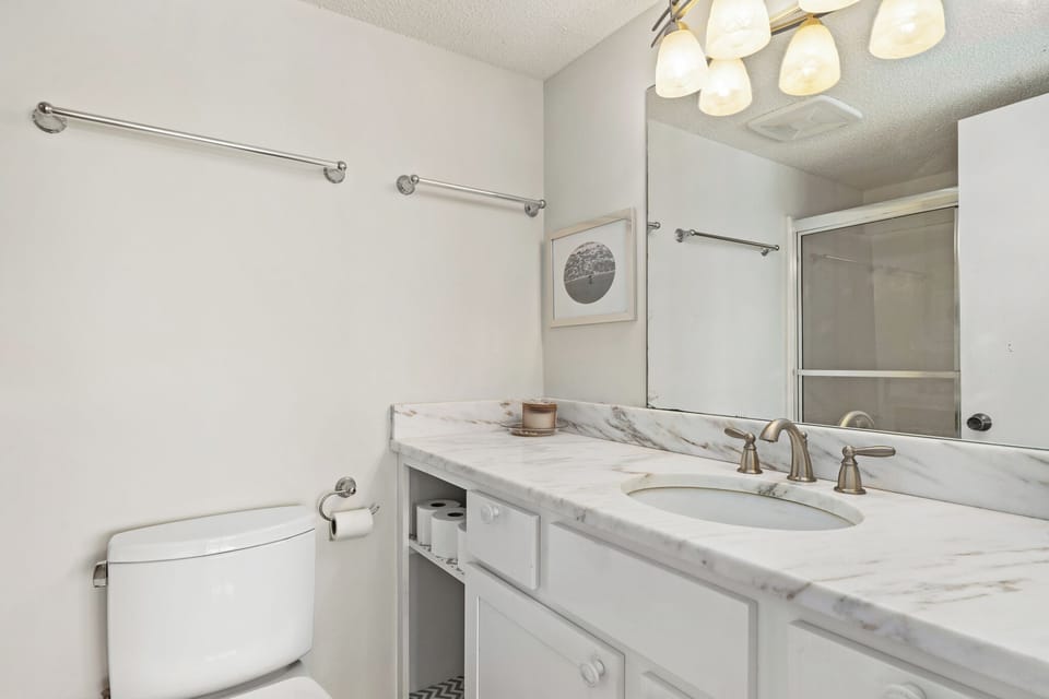 Full Ensuite Bathroom with Shower