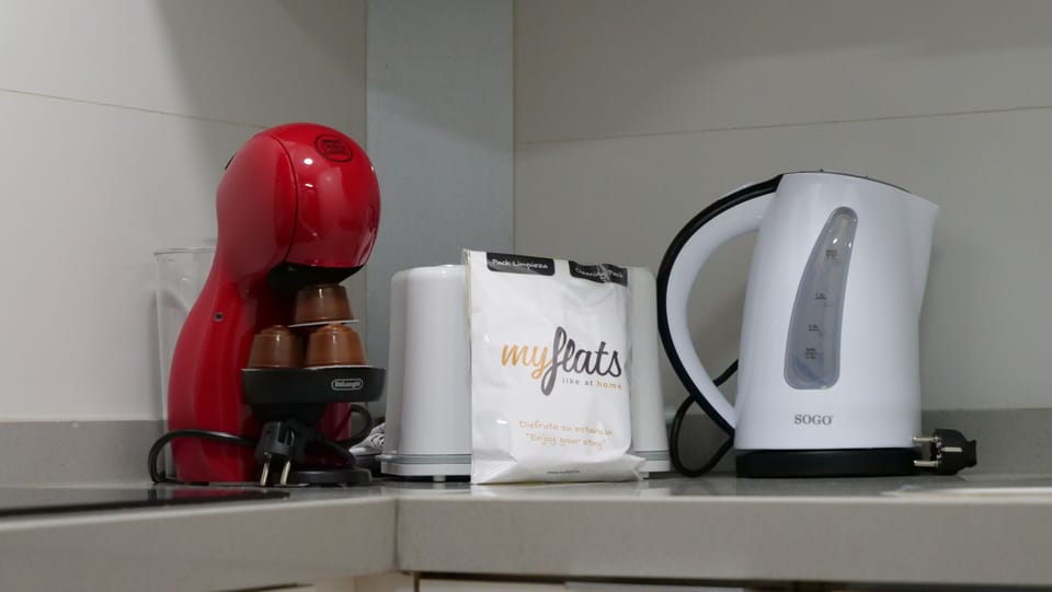 Studio | Private kitchen | Full-size fridge, microwave, cookware/dishes/utensils