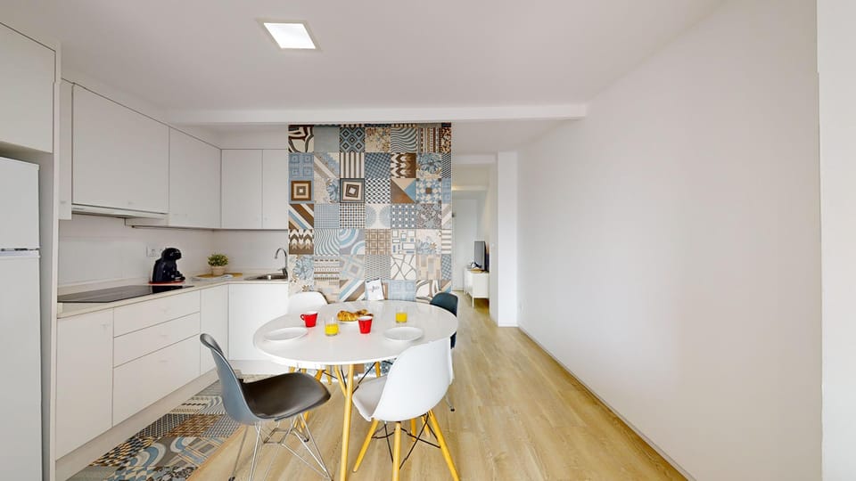 Standard Studio | Private kitchen | Full-size fridge, microwave, cookware/dishes/utensils