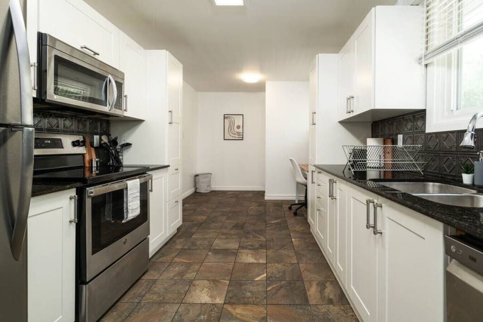 You’ll love the convenience of this fully equipped kitchen, where you can brew coffee, cook meals, or prepare snacks. The cozy layout and warm ambiance make cooking here a delightful part of your stay.
