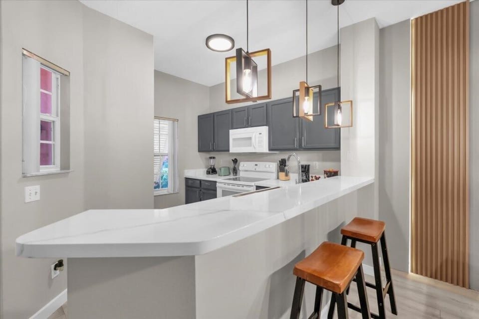 8415 Crystal Cove Loop (8).jpg