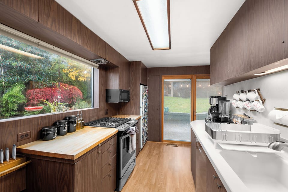 Fully equipped kitchen with a garden view.
