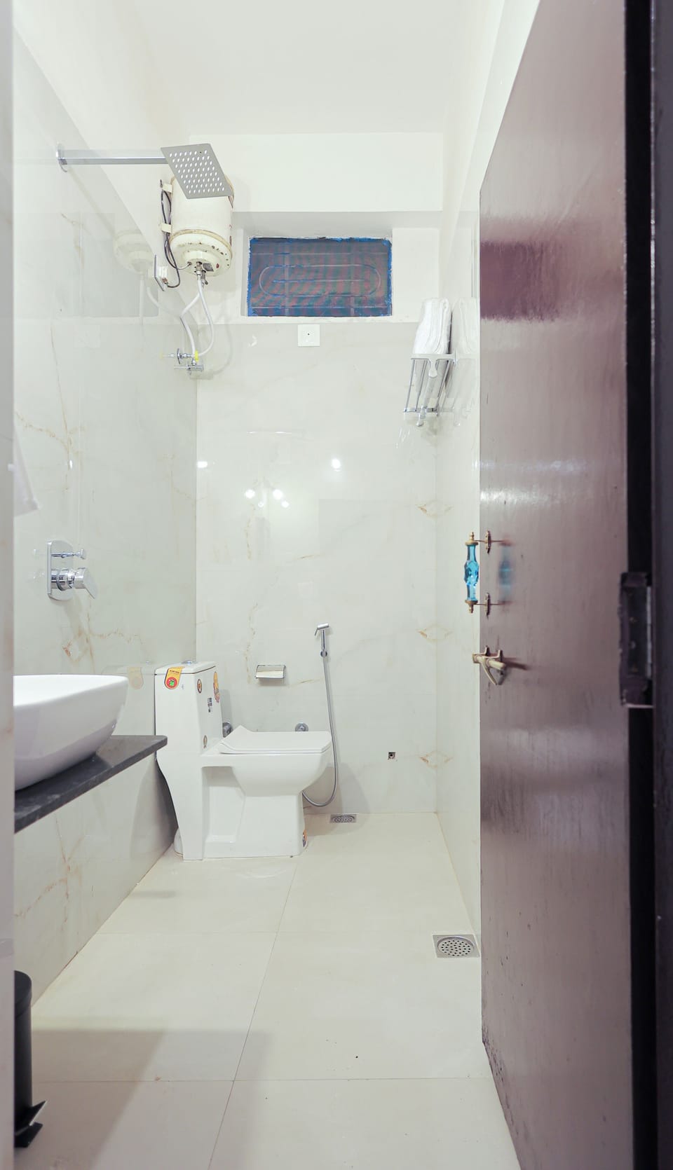 Shower, bidet, towels, soap