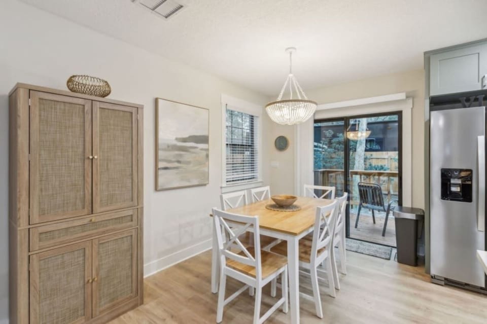 Dining area for six