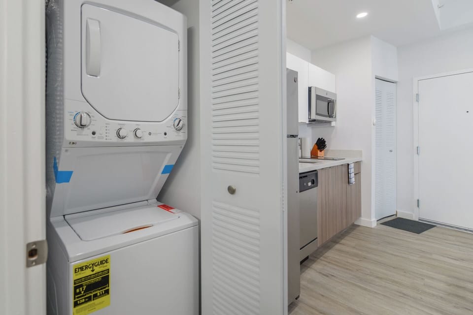 Apartment, Balcony, City View | Laundry