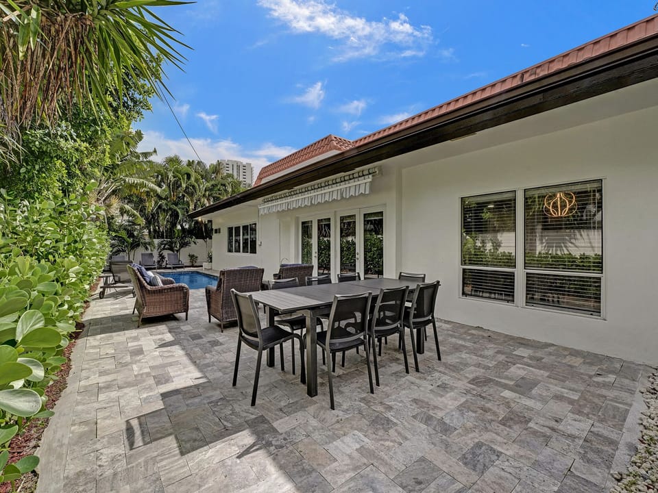 Outdoor dining