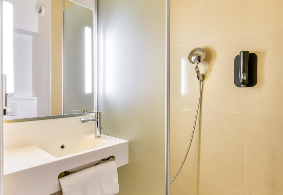 Shower, free toiletries, hair dryer, towels