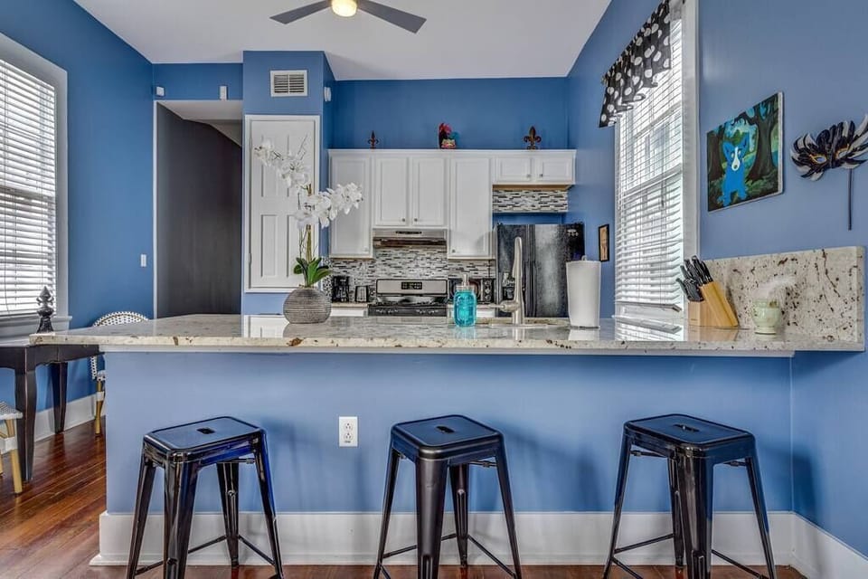 Kitchen/ Bar area