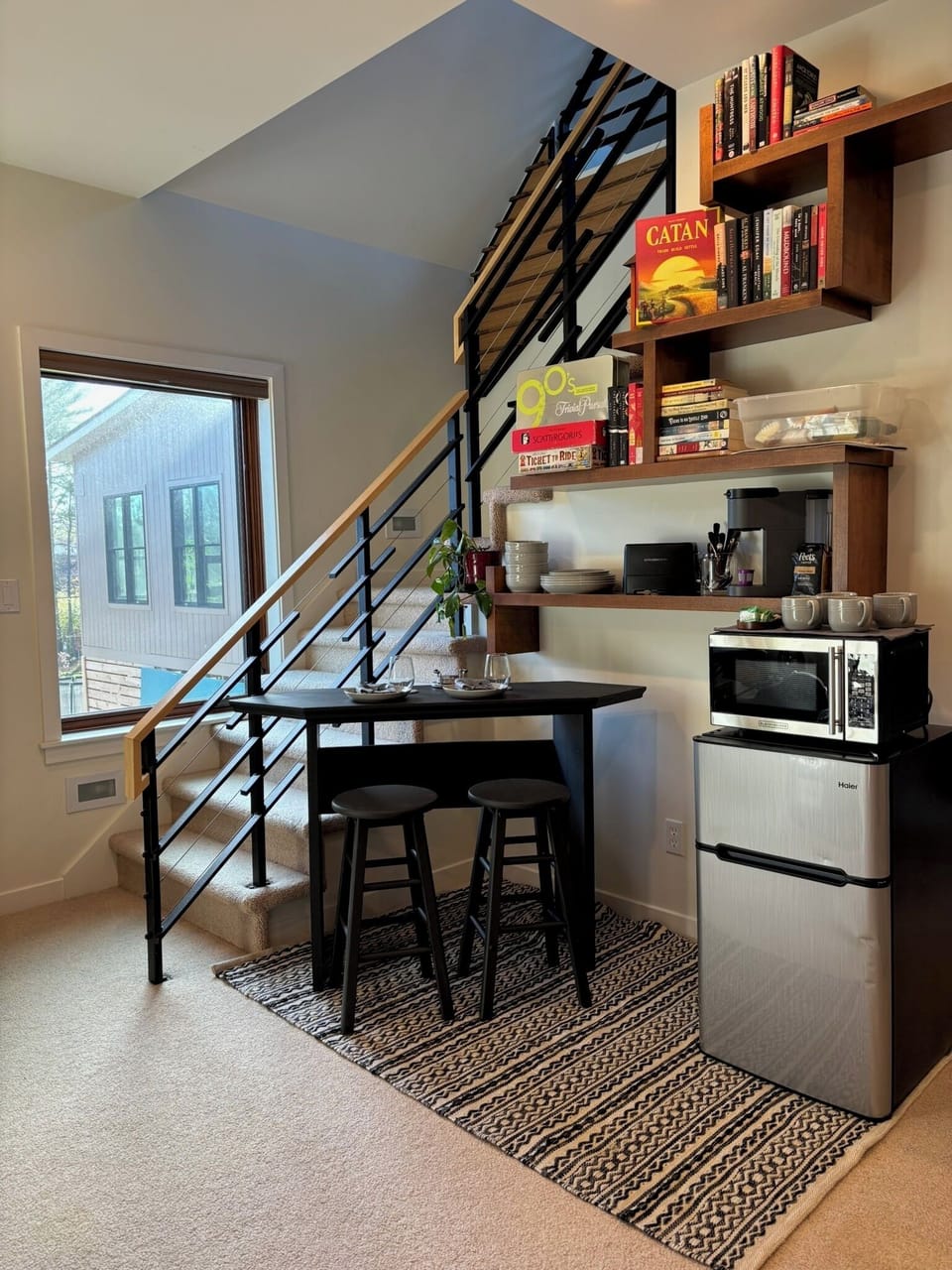 Well-equipped kitchenette with dining nook for light meals and coffee
