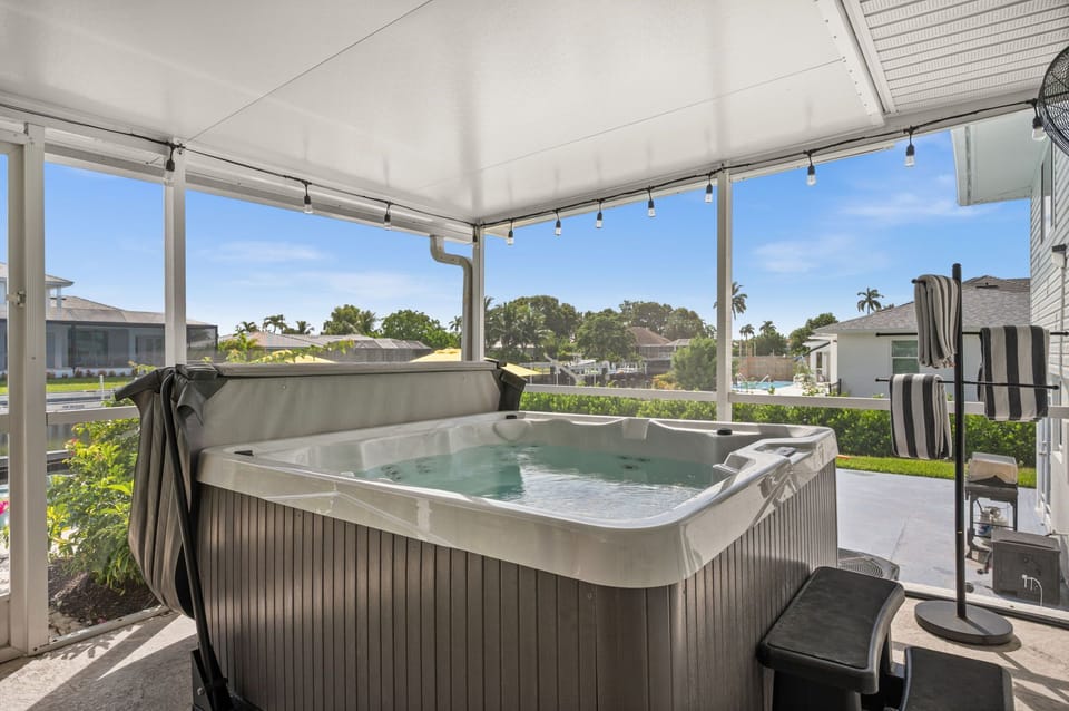 Outdoor spa tub