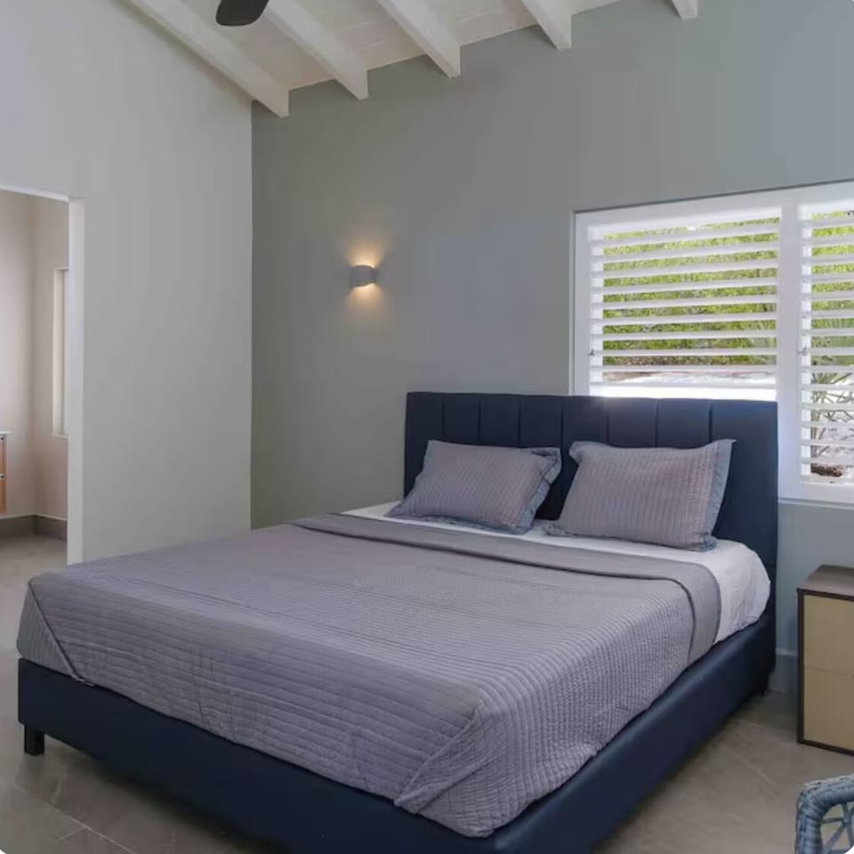 Fully air conditioned large 2nd master with Ocean views and private ensuite