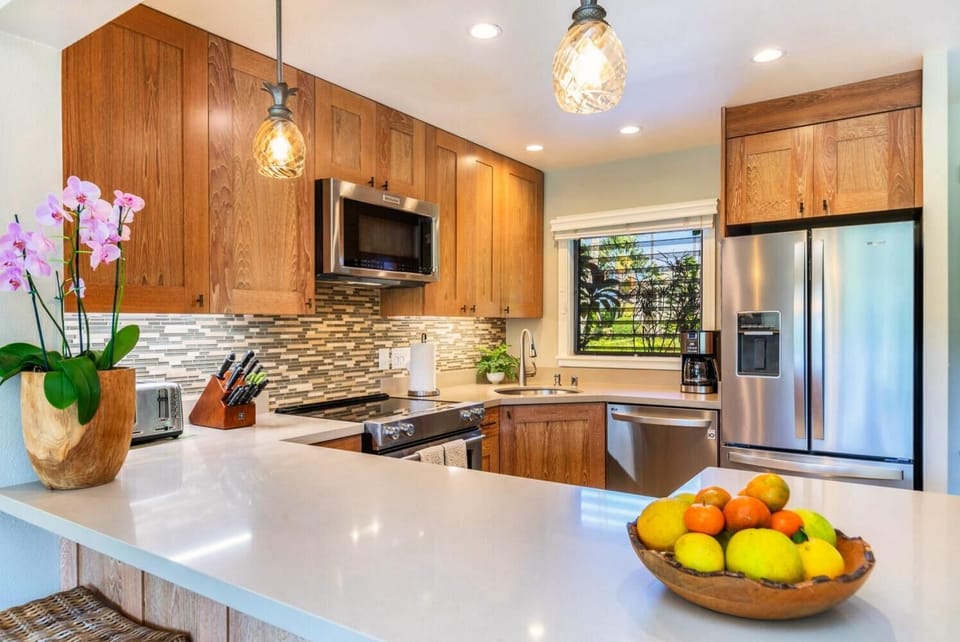 Condo, Multiple Beds, Hot Tub, Garden View | Private kitchen | Fridge, microwave, oven, stovetop