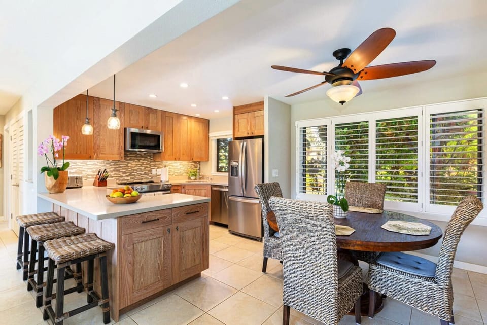 Condo, Multiple Beds, Hot Tub, Garden View | Private kitchen | Fridge, microwave, oven, stovetop
