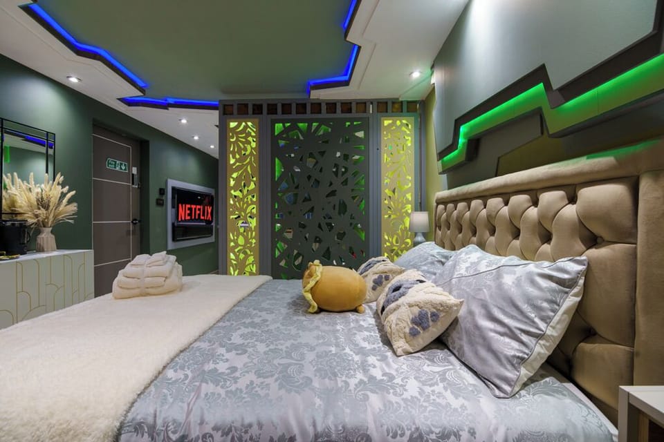 Superior Quadruple Room | Laptop workspace, iron/ironing board, free WiFi