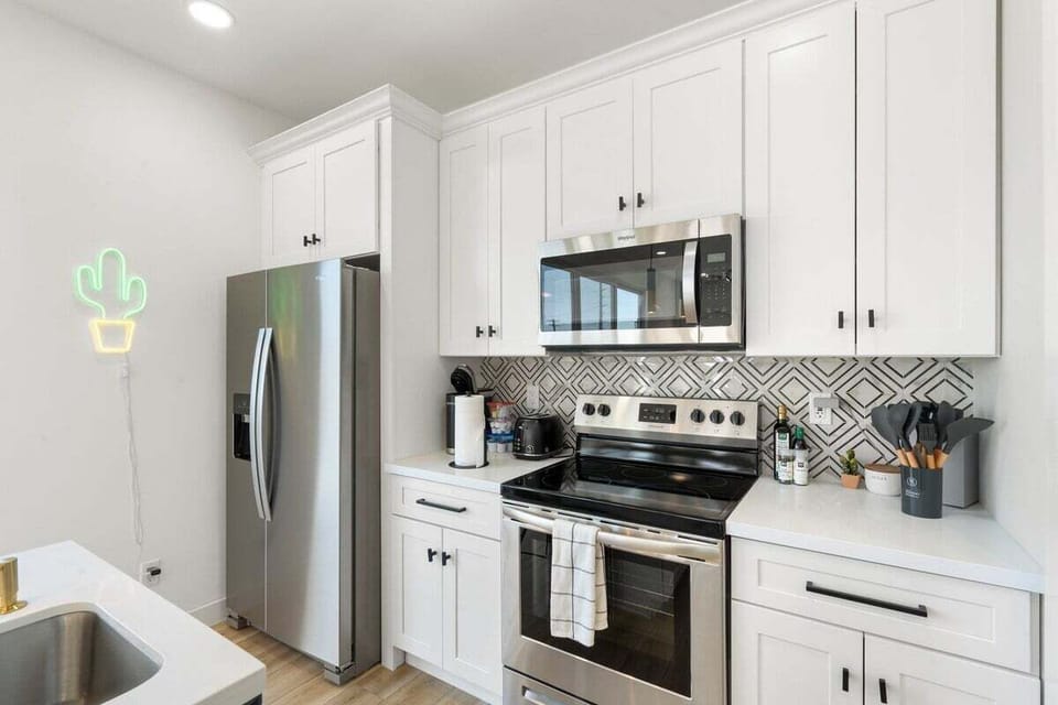 Electric stove and build-in microwave for your cooking needs.