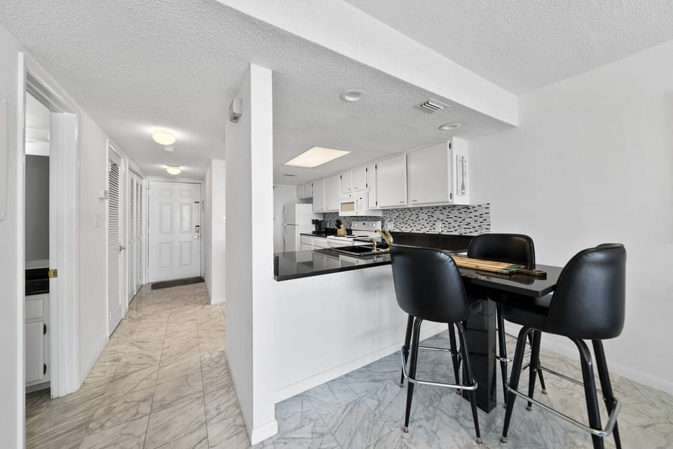 Seacrest 8 | Kitchen & Dining Area