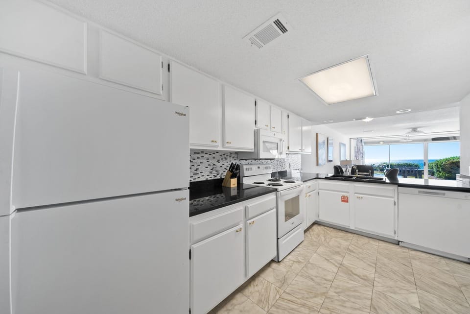 Seacrest 8 | Kitchen Area