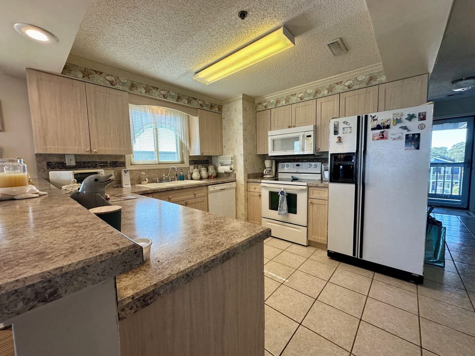 Spacious Well-Appointed Kitchen