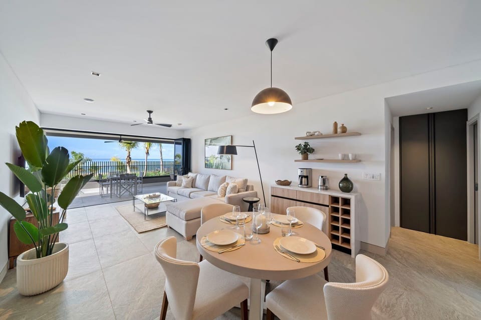 Direct access from the patio to the beach