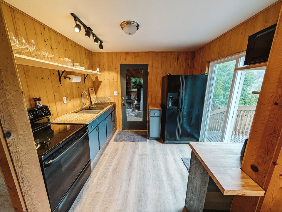 Fully stocked kitchen, perfect for small to medium sized meals