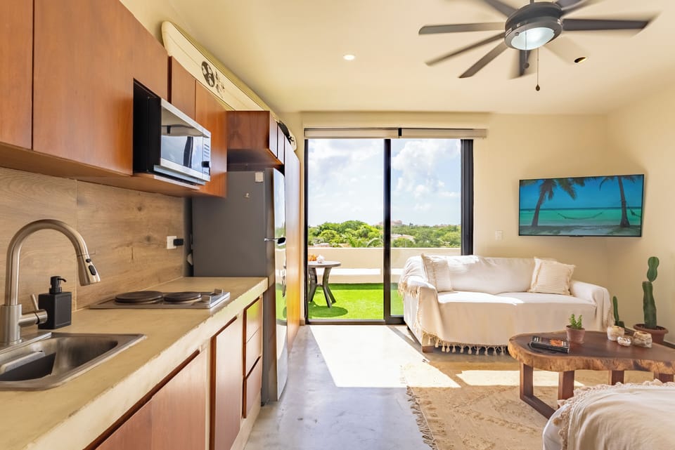 Junior Studio, 1 King Bed with Sofa bed, Refrigerator, Golf View | Private kitchen | Fridge, microwave, stovetop, espresso maker