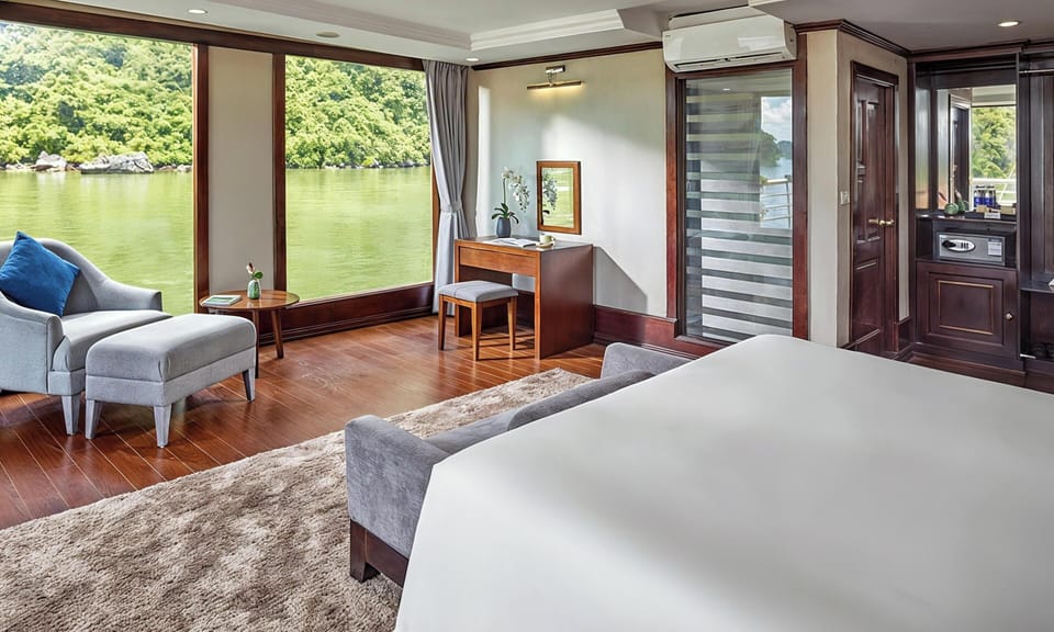 Superior Room, Balcony, Bay View | Desk, blackout drapes, soundproofing, iron/ironing board