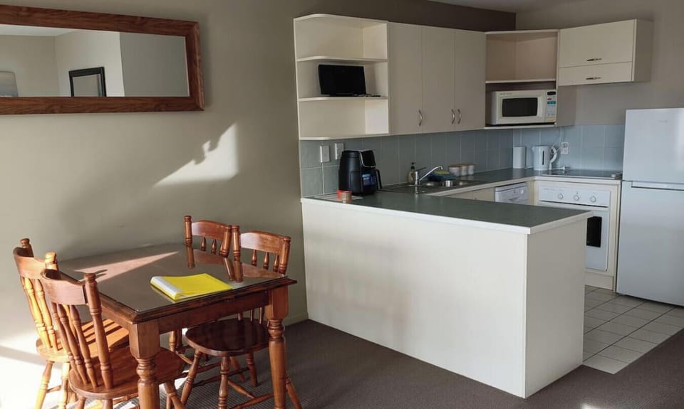 Fully equipped kitchen including air fryer.