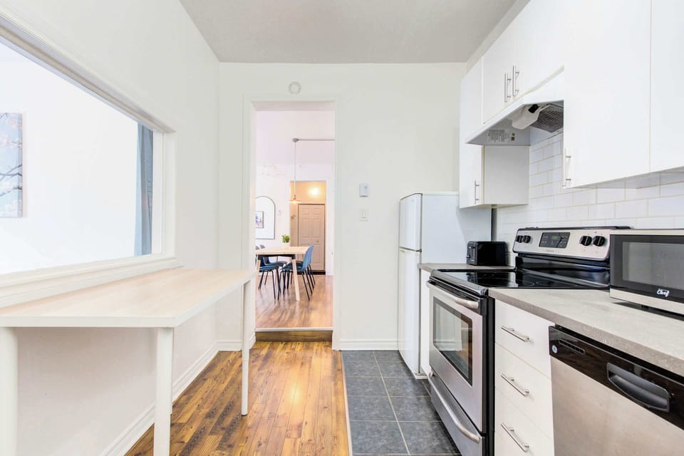 Well-equipped kitchen with all the essentials.
