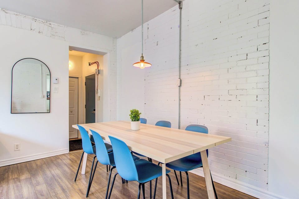 Bright & airy dining area – perfect for gatherings.