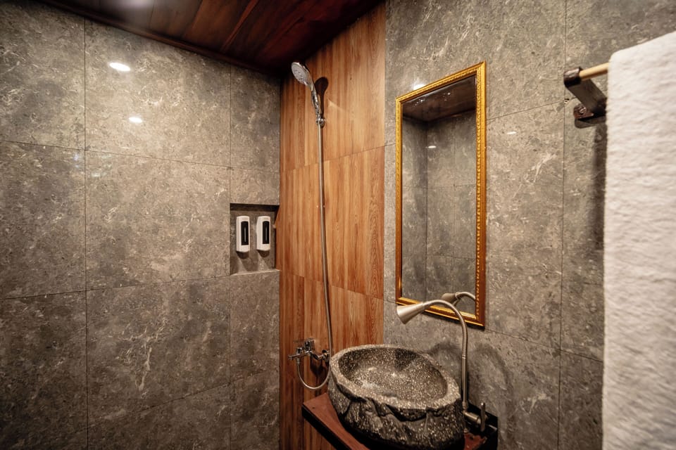 Panoramic Suite, Mountain View | Bathroom | Separate tub and shower, free toiletries, towels, soap