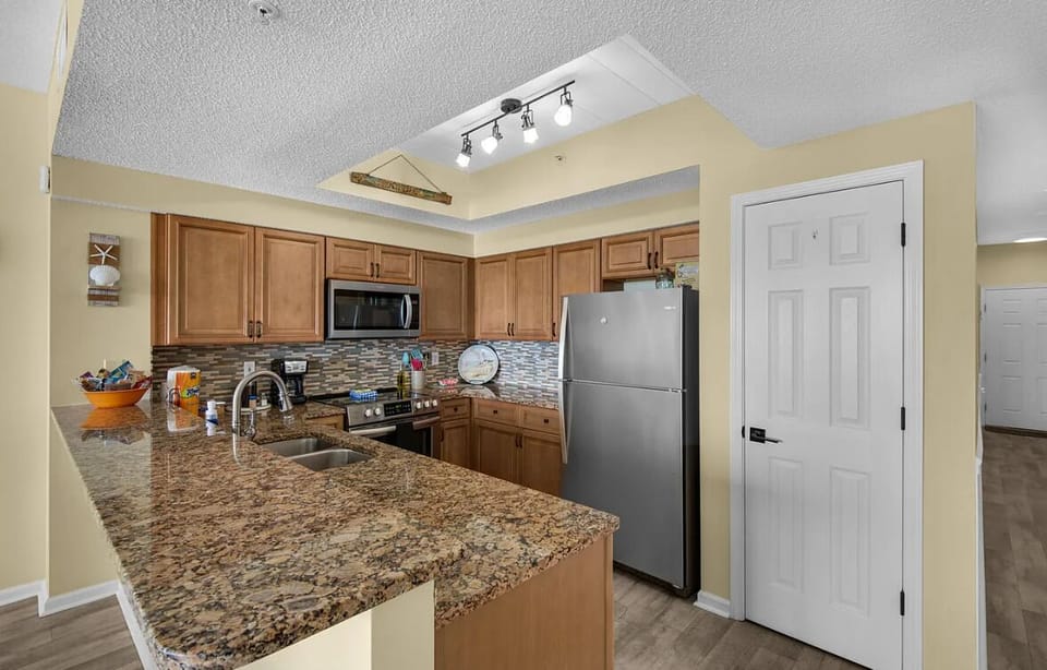 Imagine preparing home-cooked meals in this fully stocked kitchen while enjoying the Gulf Views!