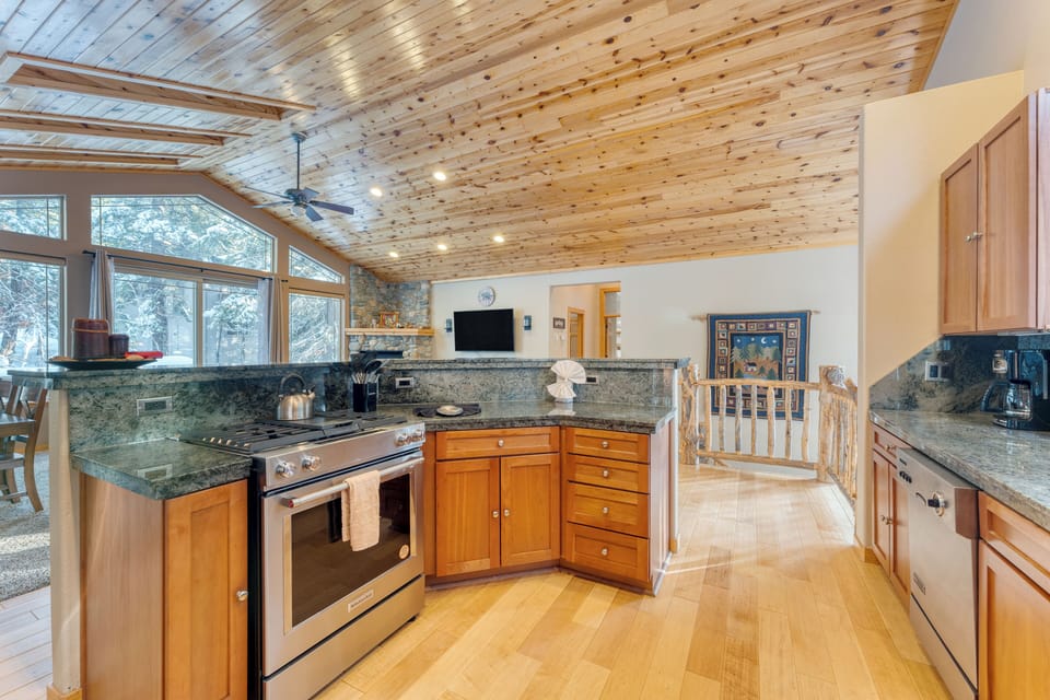 Fully equipped kitchen.
