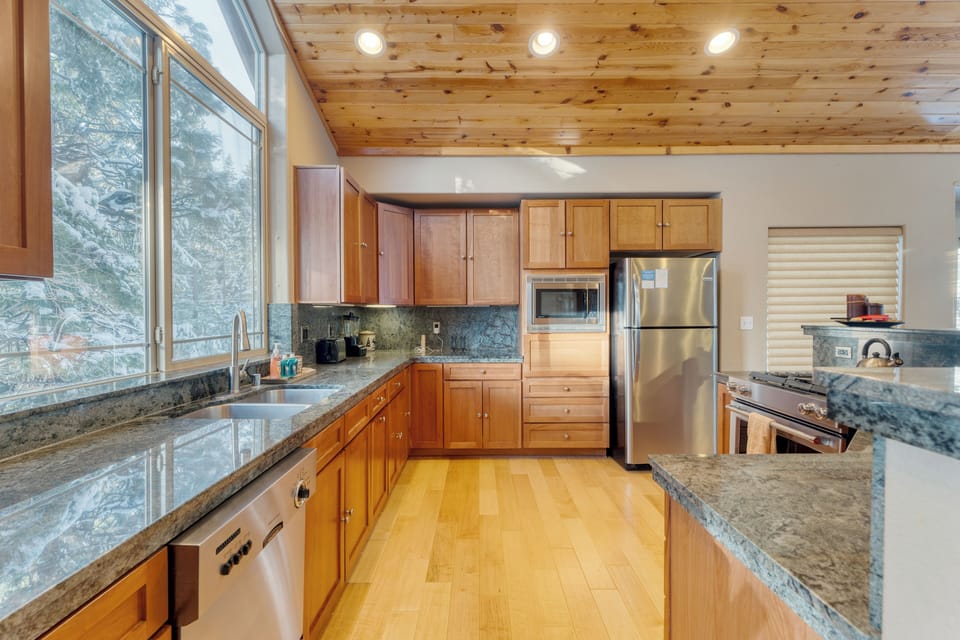 Fully equipped kitchen.