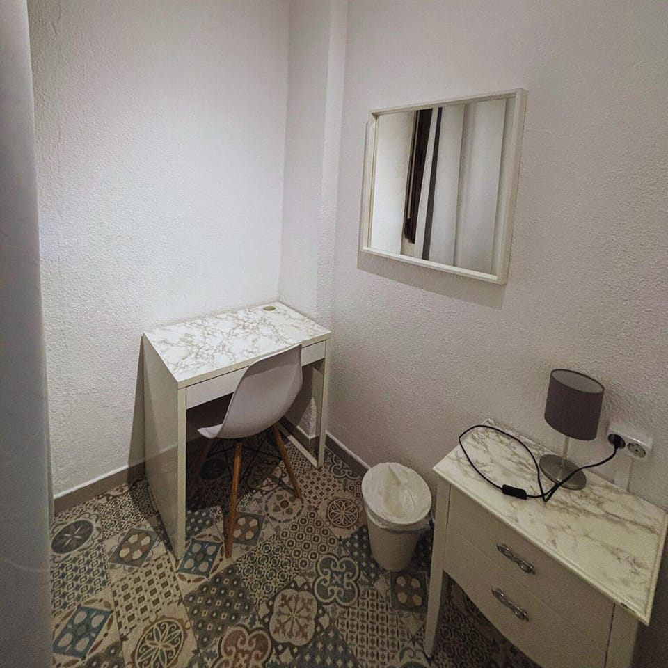 Economy Room, 1 Twin Bed | Free WiFi, bed sheets