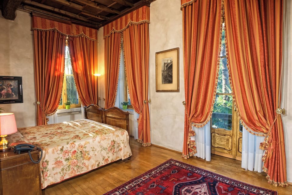 Minibar, in-room safe, desk, free WiFi