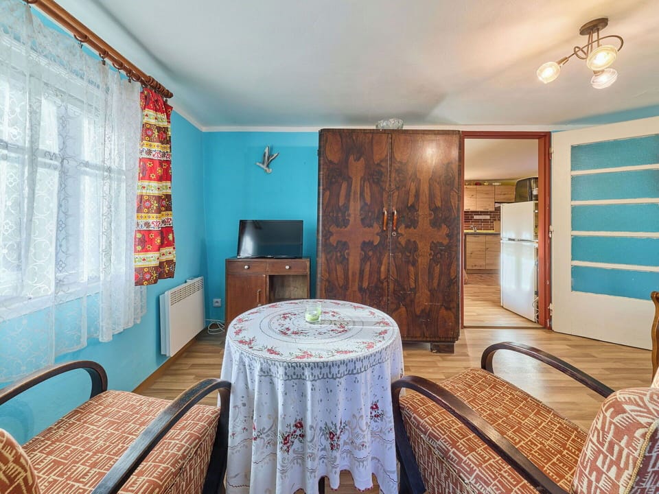 Furniture, Interior Design, Flooring, Wood, Floor, Ceiling, Room, Lighting, Apartment, Home