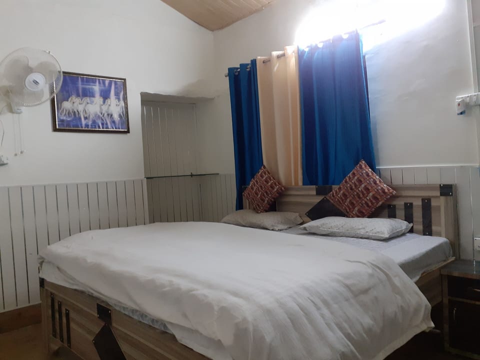 Deluxe Room | Desk, WiFi (free)