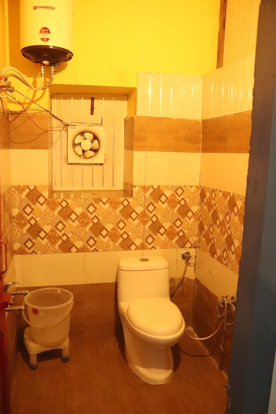 Deluxe Room | Bathroom | Shower, free toiletries, towels
